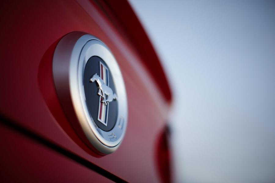  Ford Mustang GT 2010 года  (фото 138 из 213)